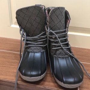 Duck Boots! Size 9